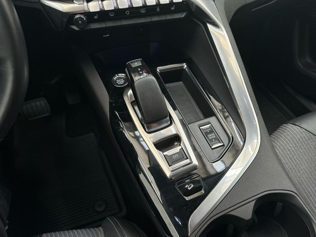 Peugeot 3008 2022 Musta