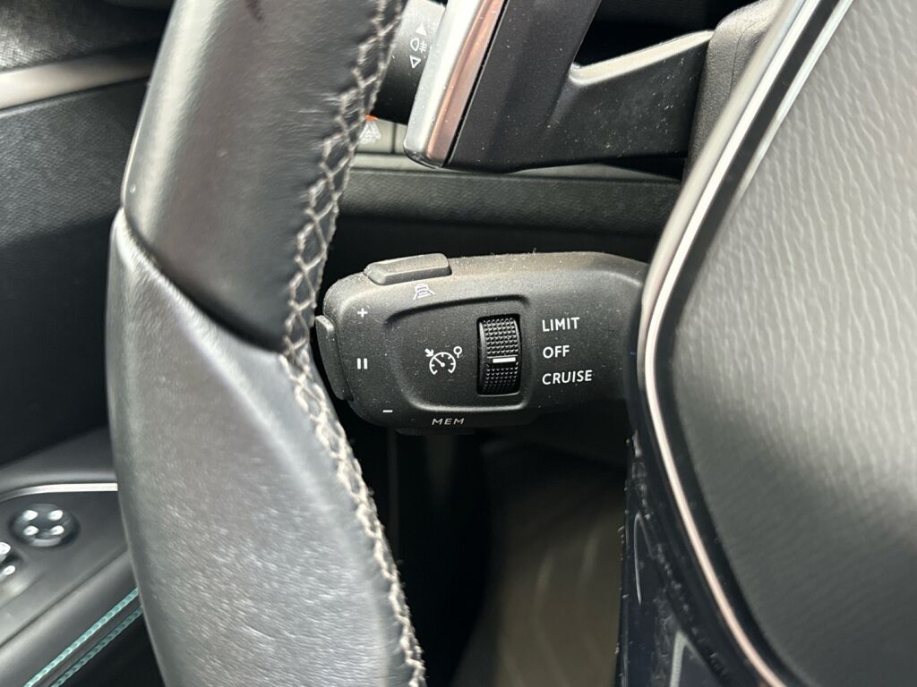 Peugeot 3008 2022 Musta