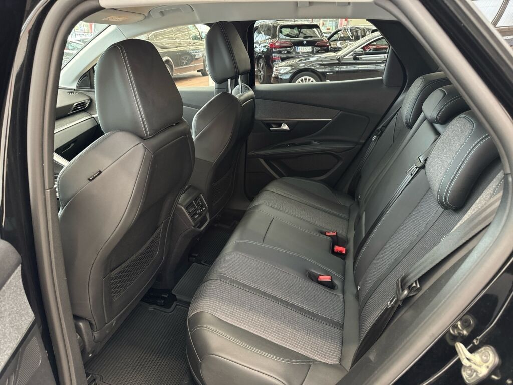 Peugeot 3008 2022 Musta