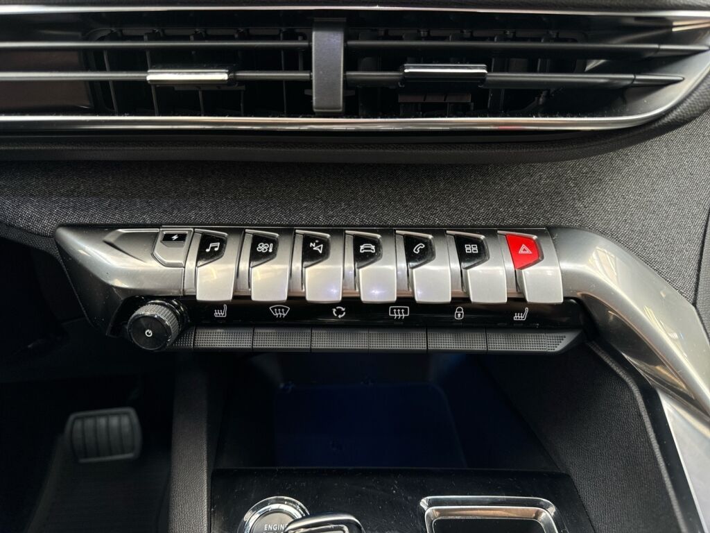 Peugeot 3008 2022 Musta