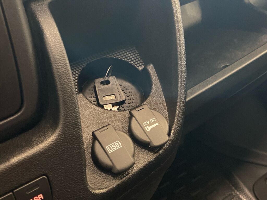 Opel Movano 2022 Musta