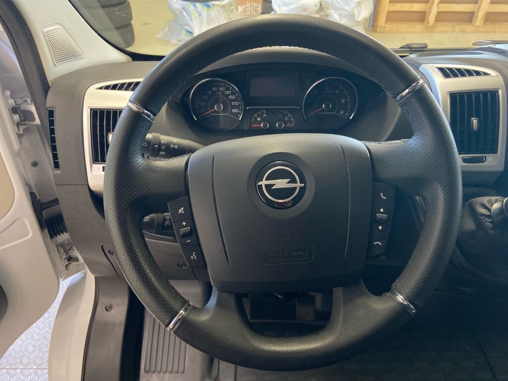 Opel Movano 2022 Musta