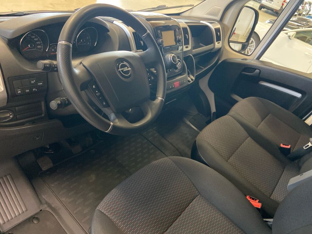 Opel Movano 2022 Musta