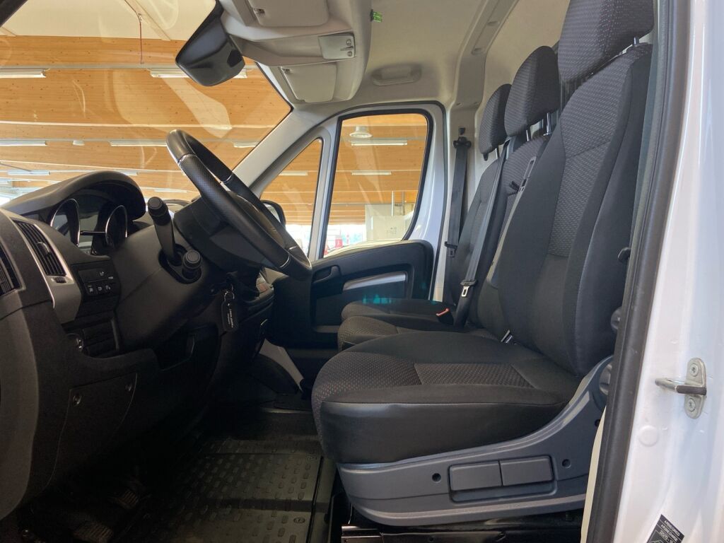 Opel Movano 2022 Musta