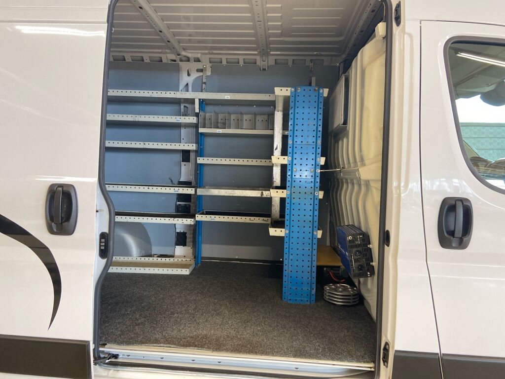 Opel Movano 2022 Musta