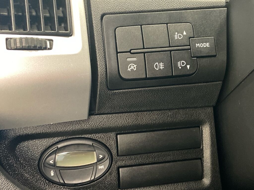 Opel Movano 2022 Musta