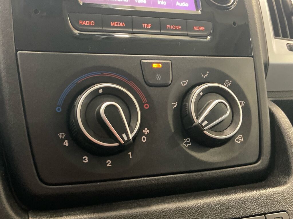 Opel Movano 2022 Musta