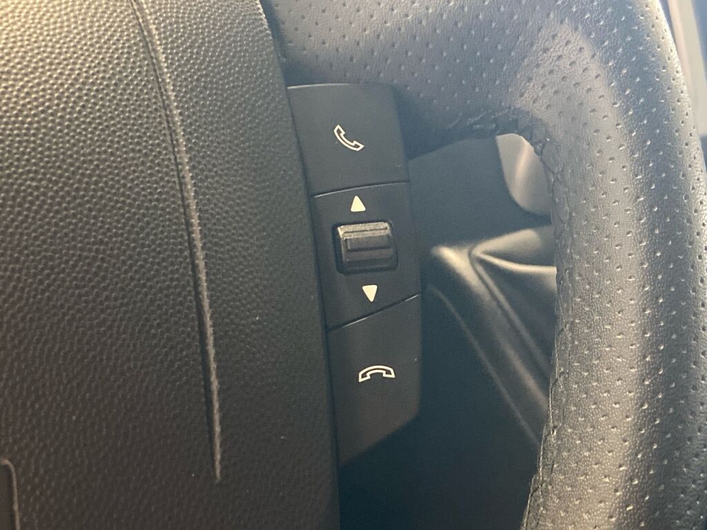 Opel Movano 2022 Musta