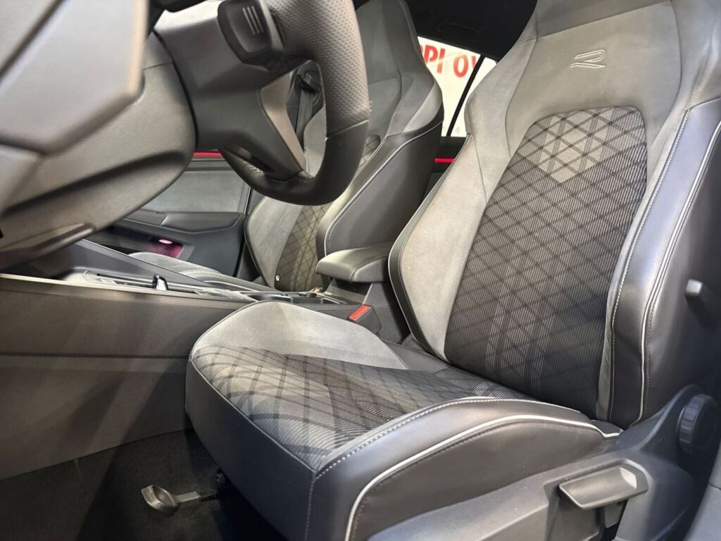 Volkswagen Golf 2022 Valkoinen