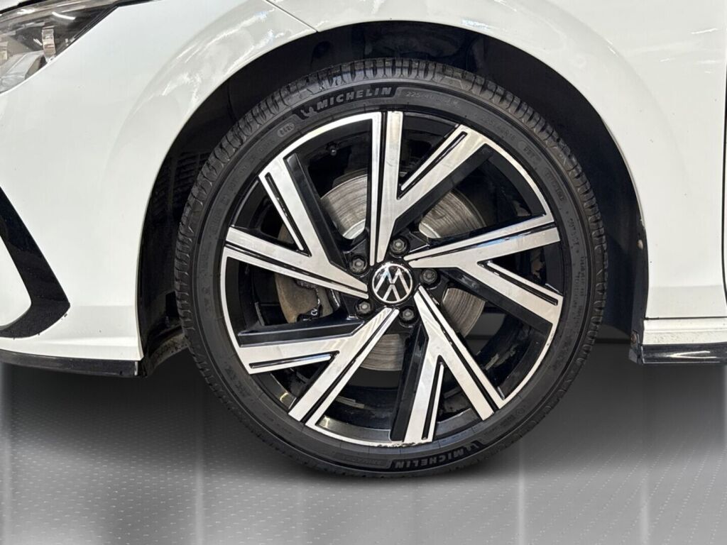 Volkswagen Golf 2022 Valkoinen