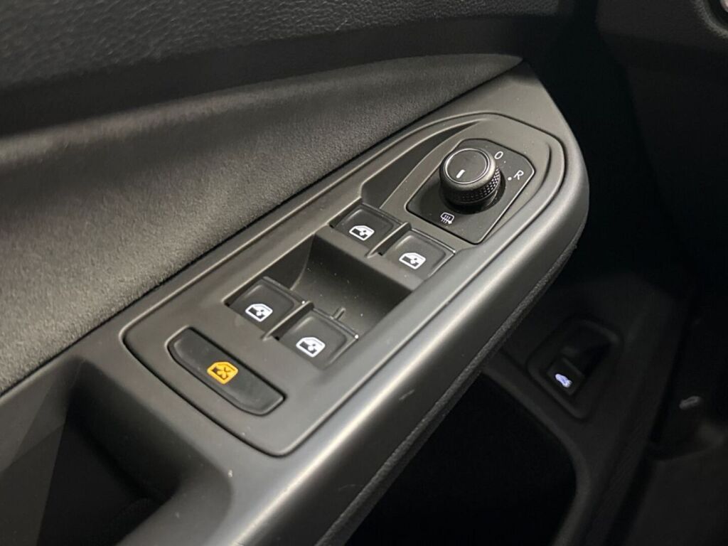 Volkswagen Golf 2022 Valkoinen