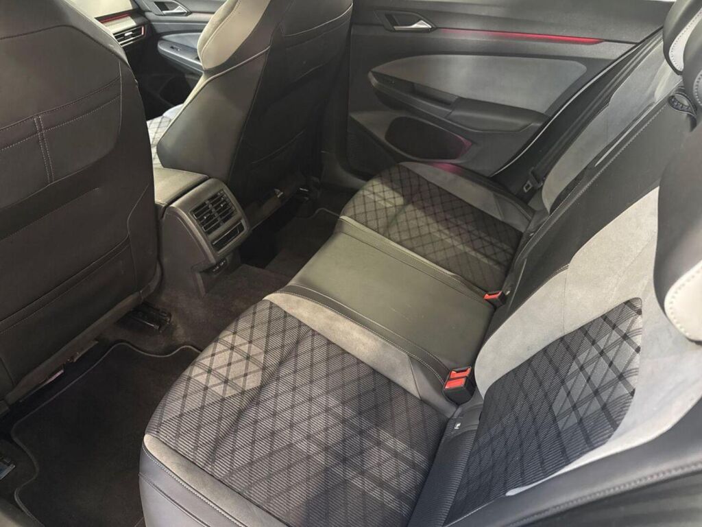 Volkswagen Golf 2022 Valkoinen