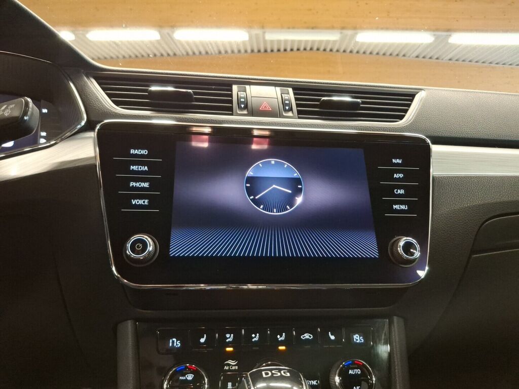 Skoda Superb 2022 Valkoinen