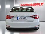 Skoda Superb 2022 Valkoinen
