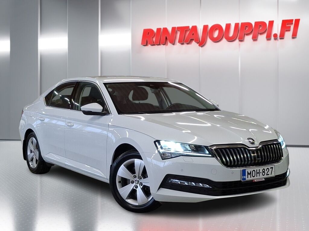 Skoda Superb 2022 Valkoinen