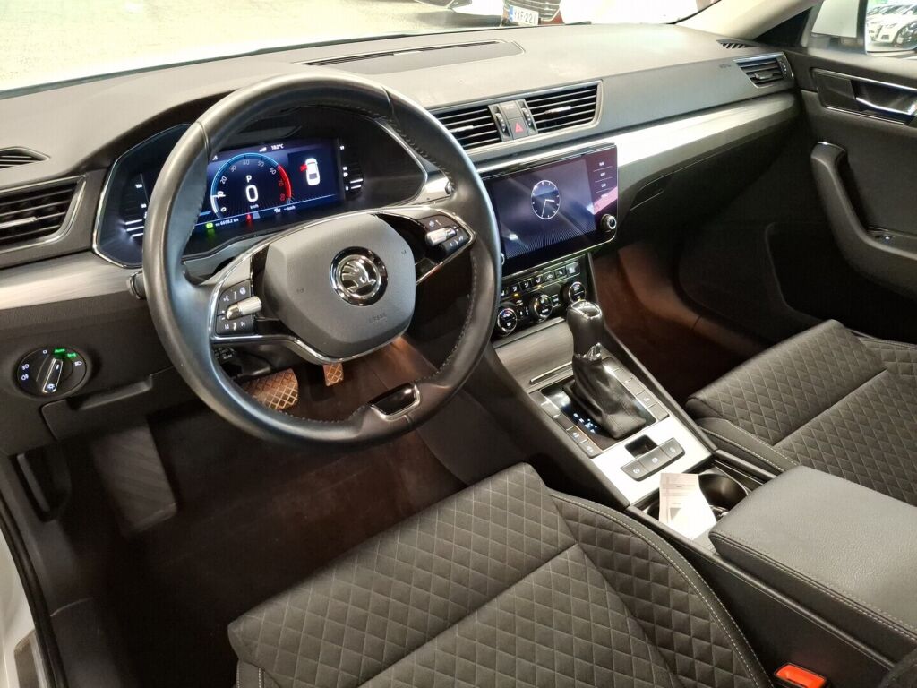 Skoda Superb 2022 Valkoinen