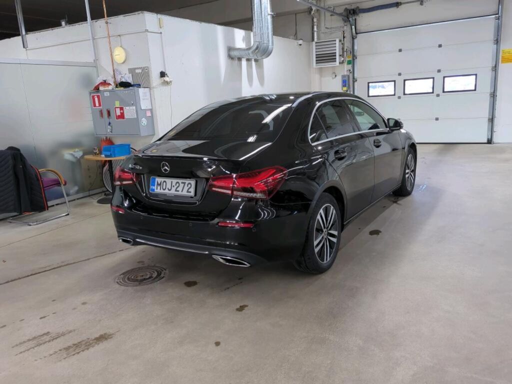 Mercedes-Benz A 2022 Musta