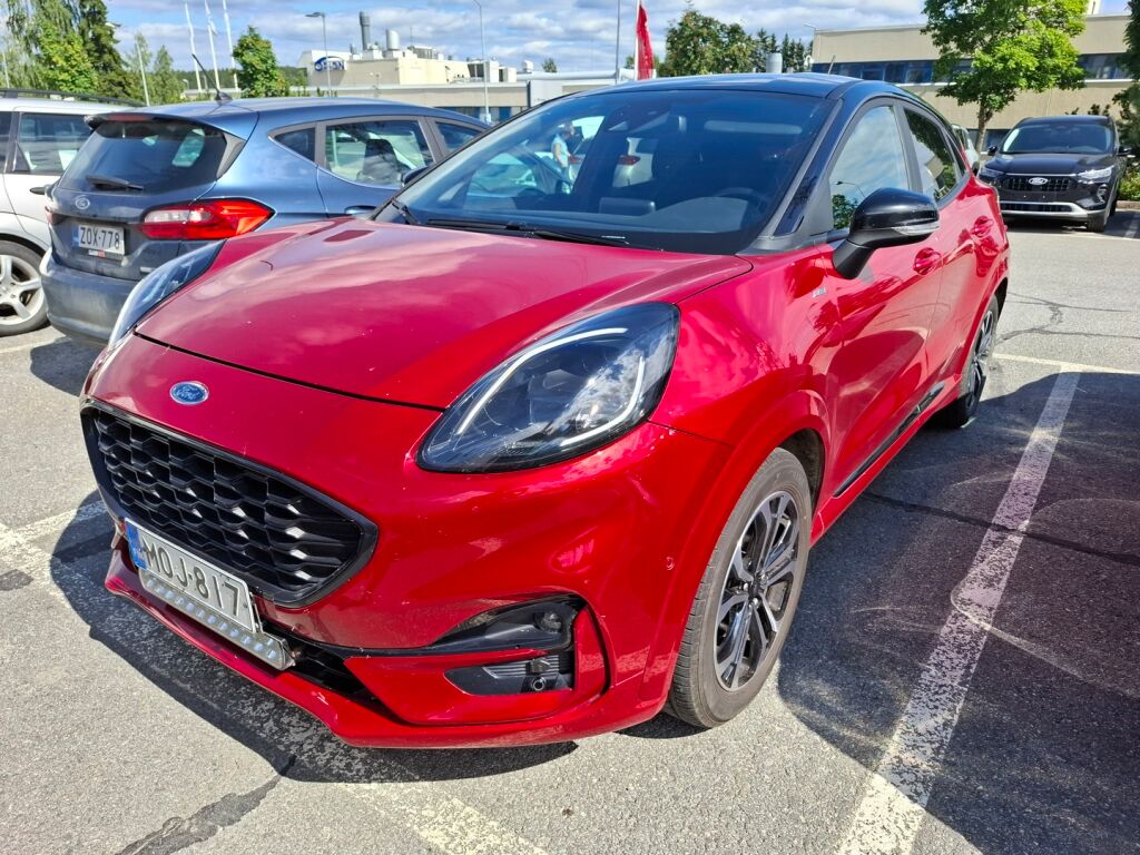 Ford Puma 2022 Punainen