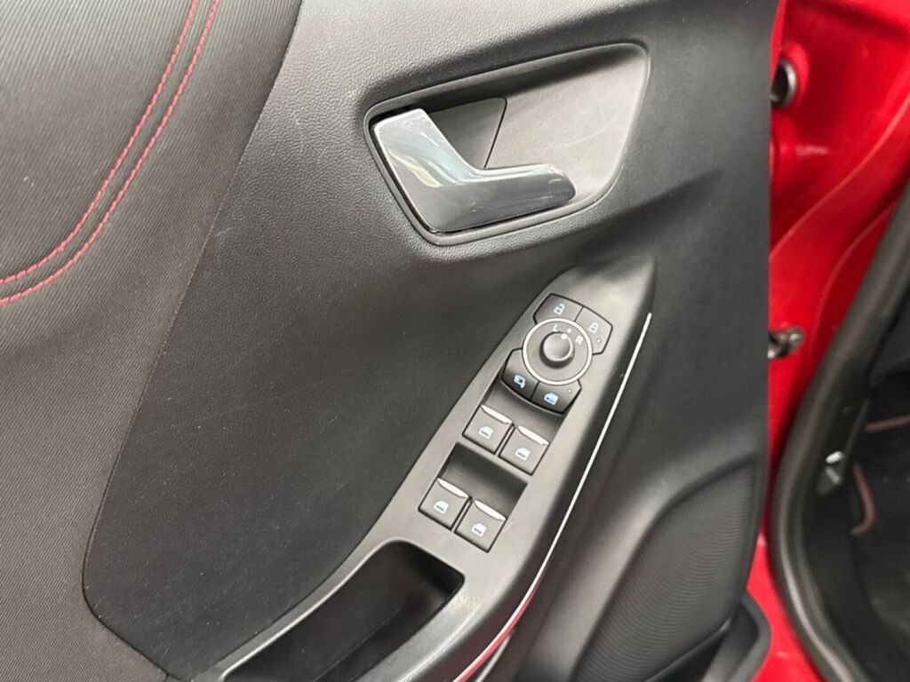 Ford Puma 2022 Punainen