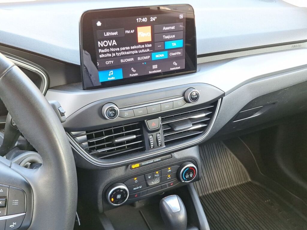 Ford Focus 2022 Punainen
