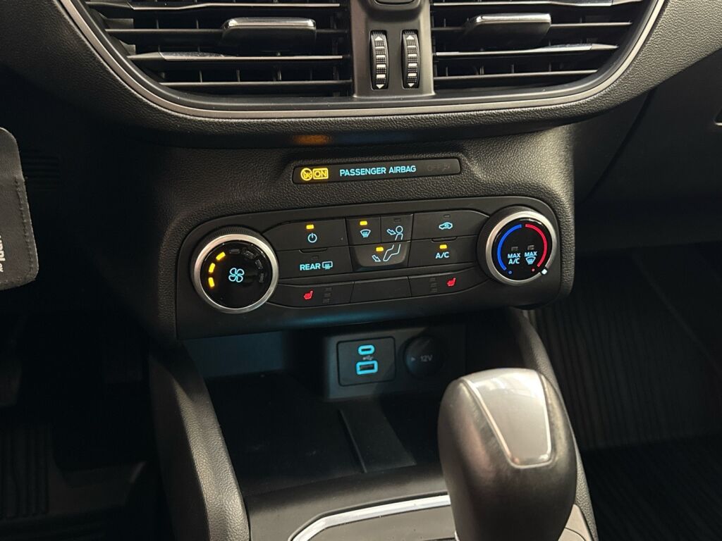 Ford Focus 2022 Punainen