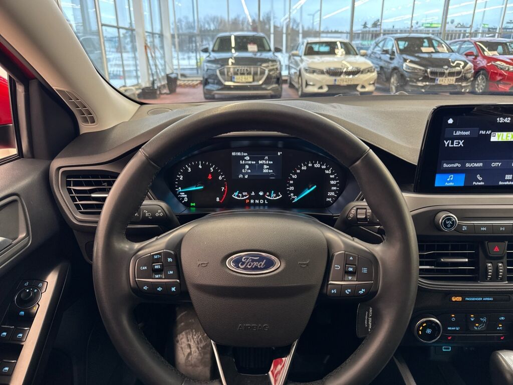 Ford Focus 2022 Punainen