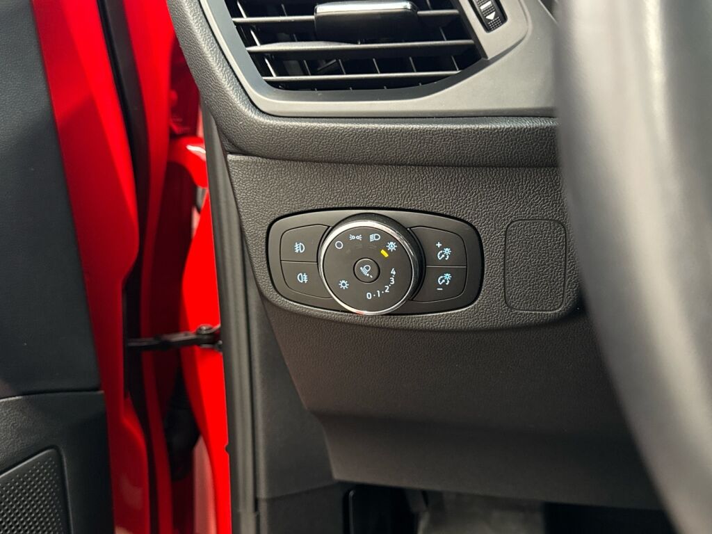 Ford Focus 2022 Punainen