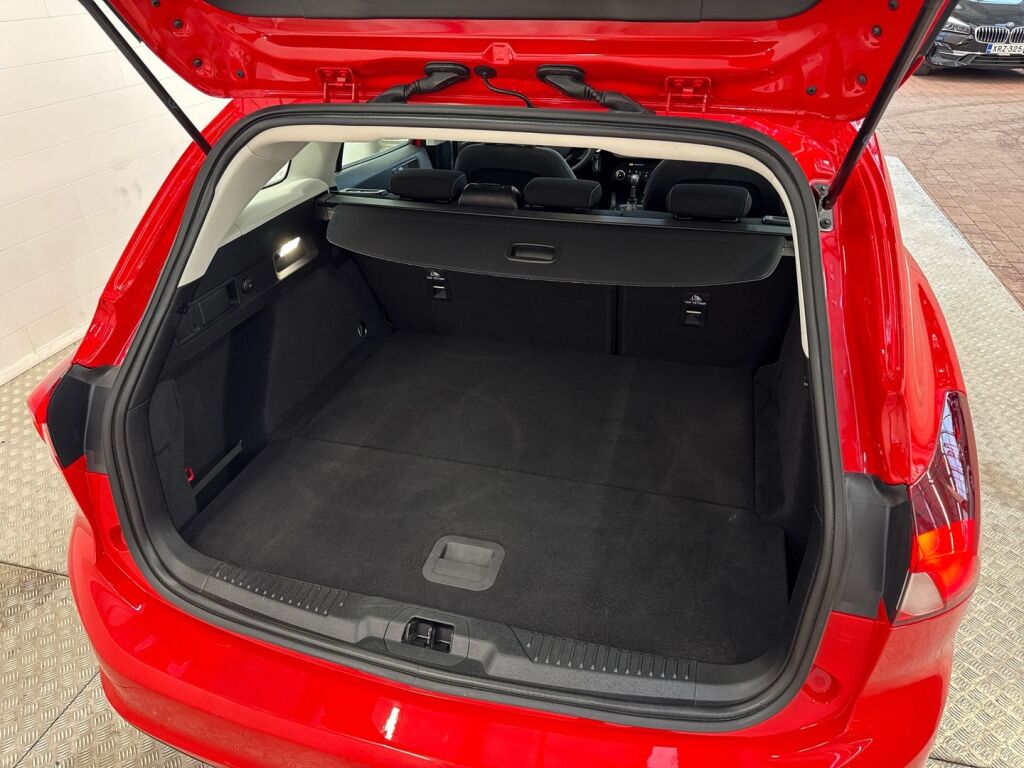 Ford Focus 2022 Punainen