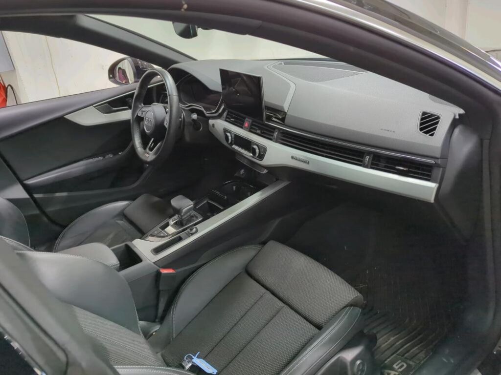 Audi A5 2022 Musta