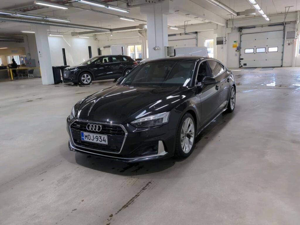 Audi A5 2022 Musta
