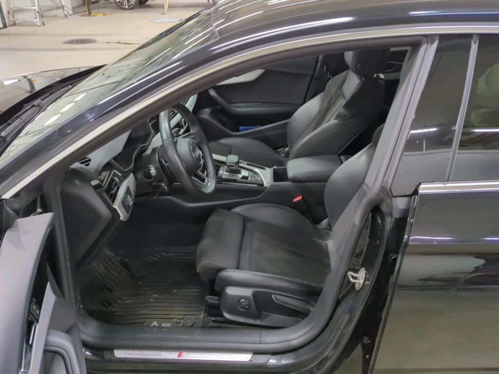 Audi A5 2022 Musta