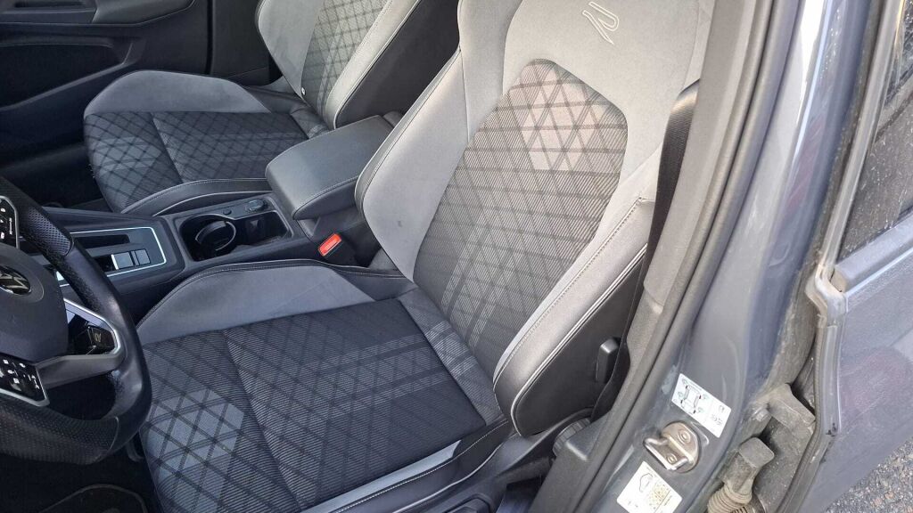 Volkswagen Golf 2022 Harmaa