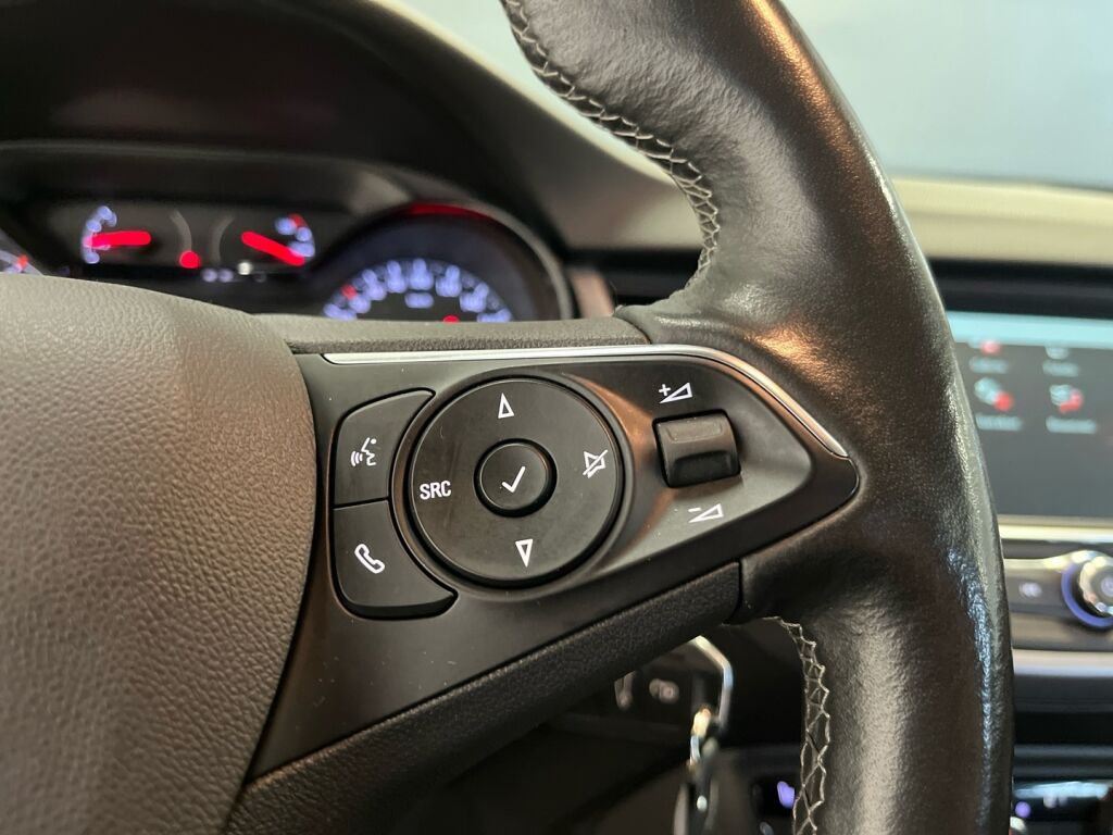 Opel Crossland 2022 Punainen