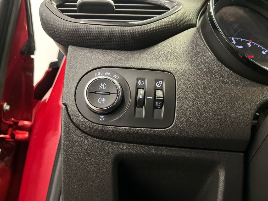 Opel Crossland 2022 Punainen