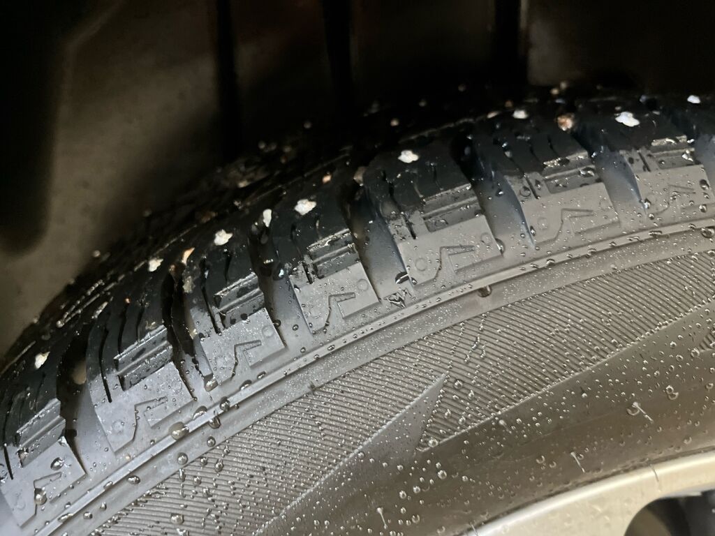 Opel Crossland 2022 Punainen