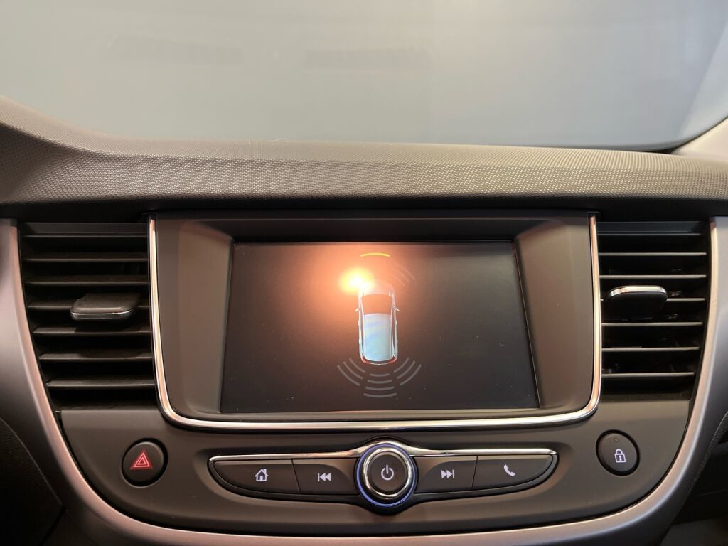 Opel Crossland 2022 Punainen