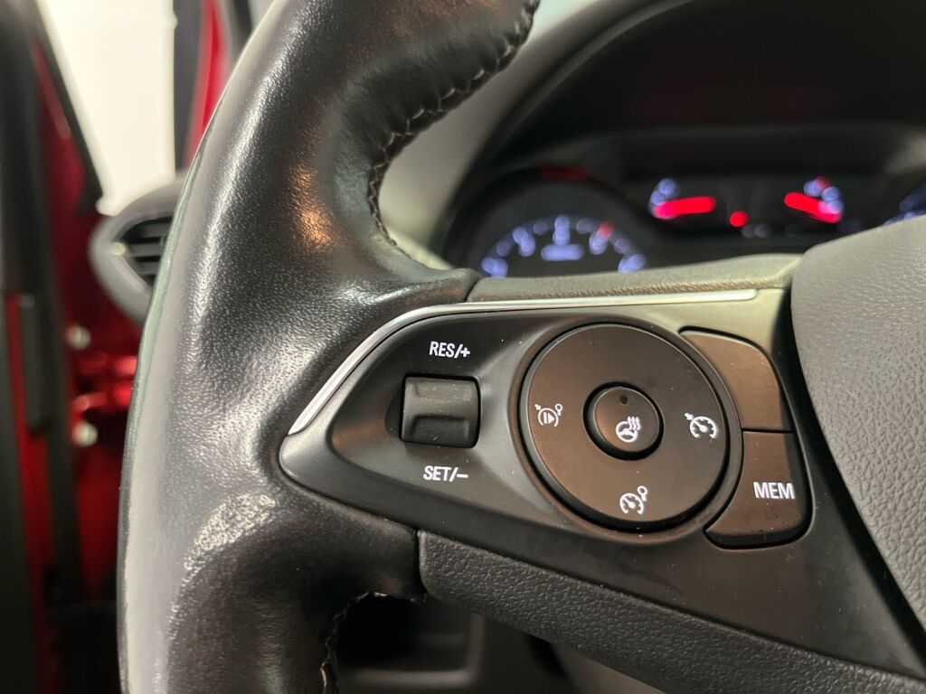 Opel Crossland 2022 Punainen