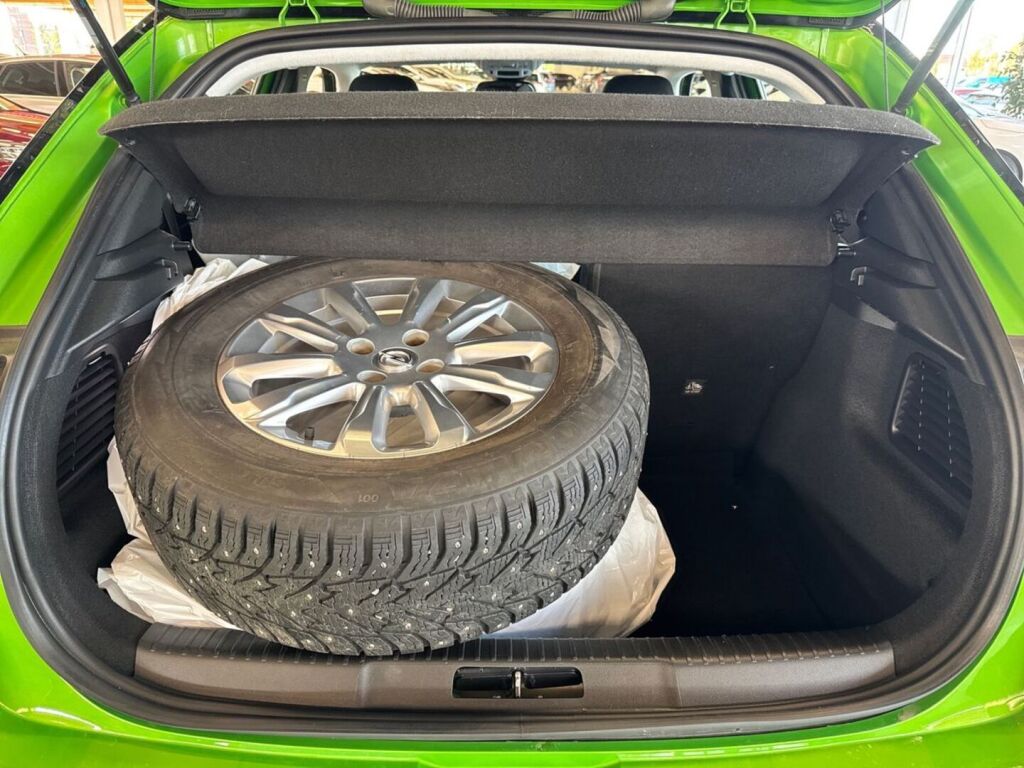 Opel Mokka 2022 Metallinhohto Vihreä