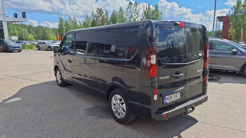 Renault Trafic 2022 Musta