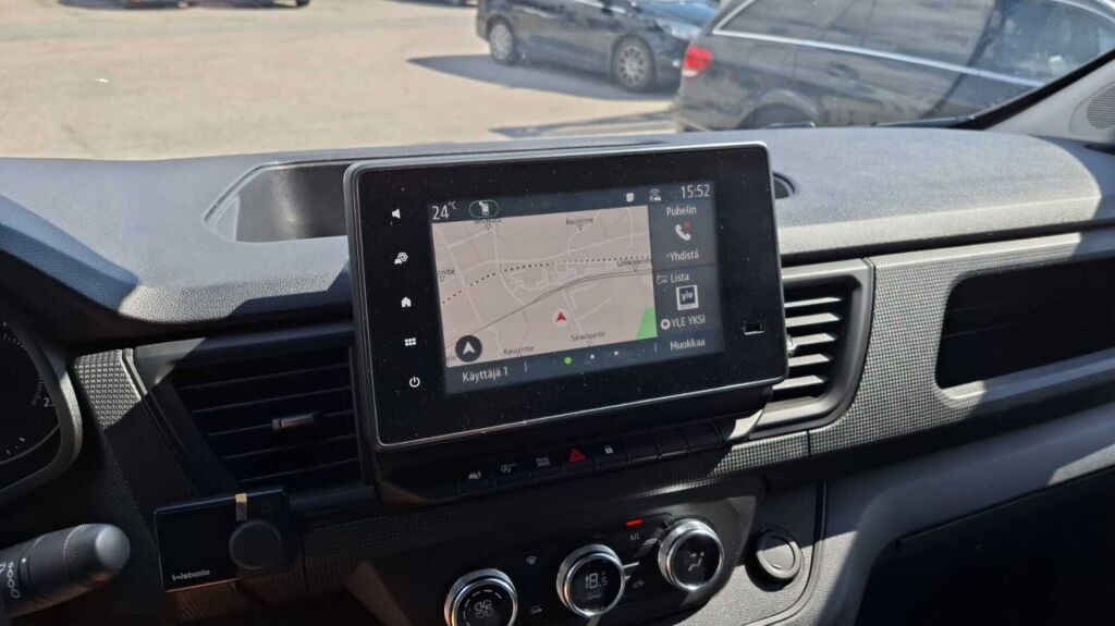 Renault Trafic 2022 Musta