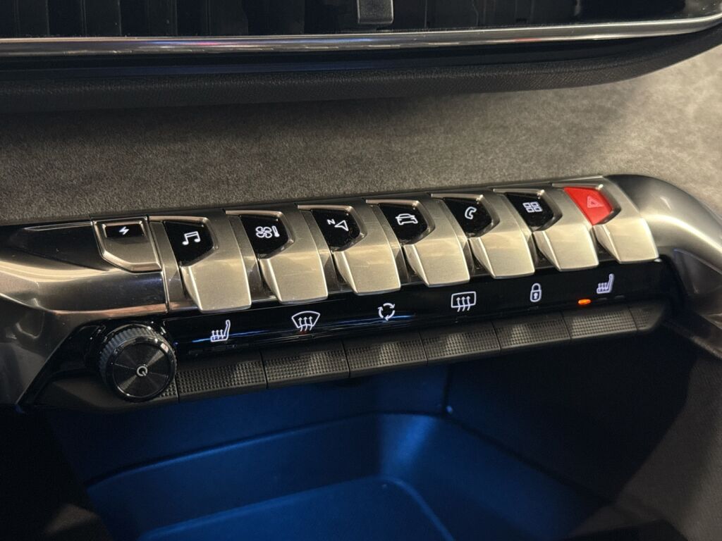 Peugeot 3008 2022 Punainen