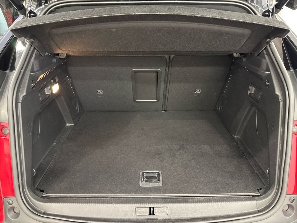 Peugeot 3008 2022 Punainen