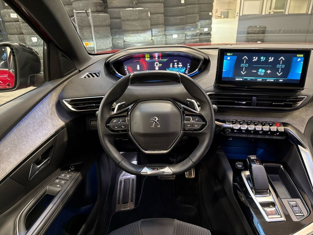 Peugeot 3008 2022 Punainen