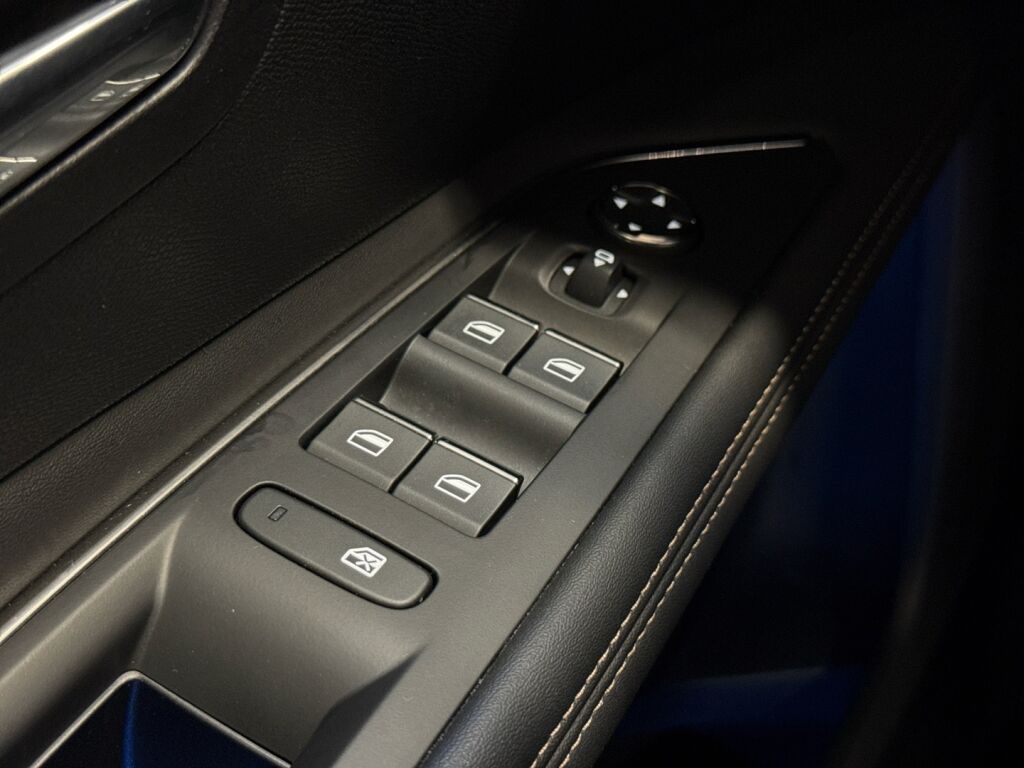 Peugeot 3008 2022 Punainen