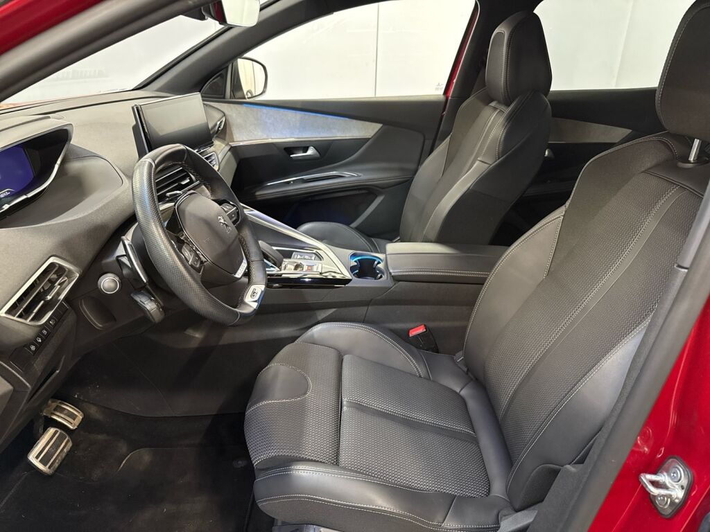 Peugeot 3008 2022 Punainen