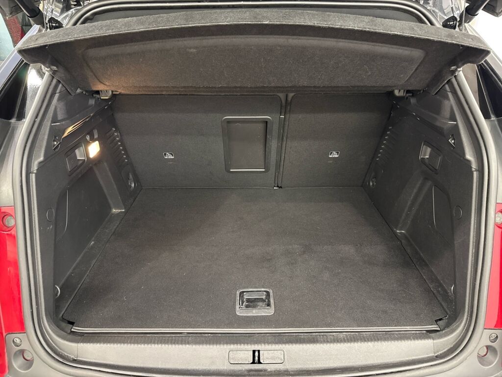 Peugeot 3008 2022 Punainen