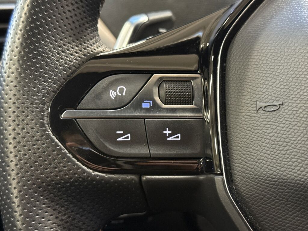 Peugeot 3008 2022 Punainen