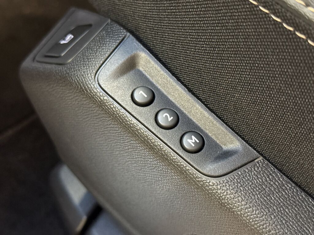 Peugeot 3008 2022 Punainen