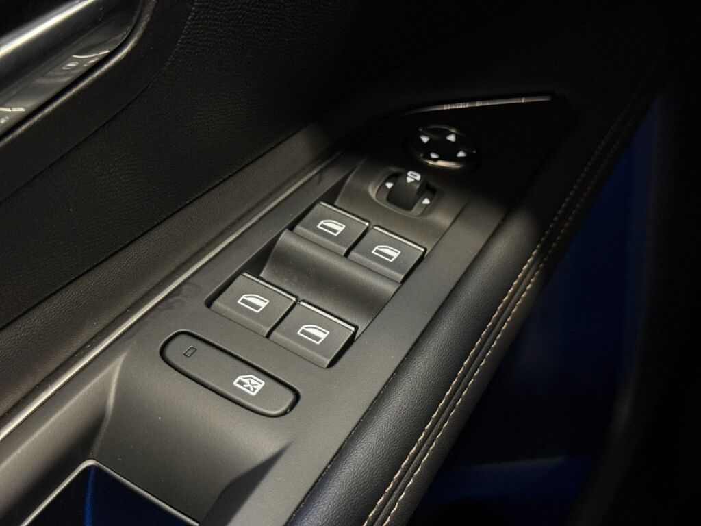 Peugeot 3008 2022 Punainen
