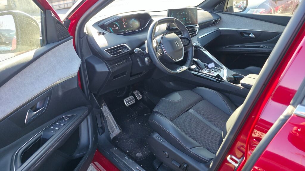 Peugeot 3008 2022 Punainen